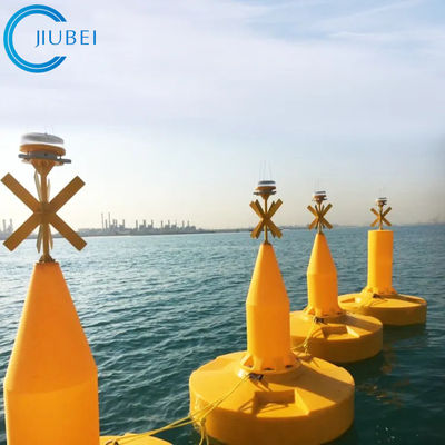 Les balises remplies de mousse de polyéthylène amarrant Marine Cardinal Mark Buoy Navigation ont fermé la cellule