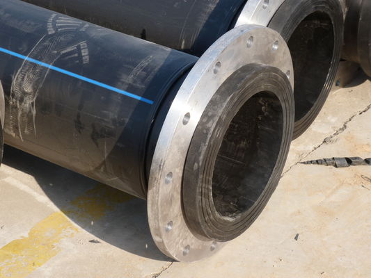Résistance à la traction extrudée HDPE tuyau de dragage blanc avec bandes bleues longueur personnalisée