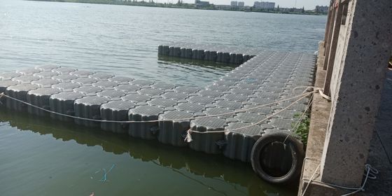 Installation facile Pontoon flottant durable avec une surface antidérapante