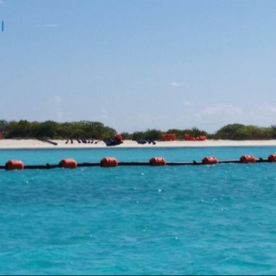 Production d'extrusion de tuyaux UHMWPE à surface lisse avec boulons et écrous certifiés ISO9001