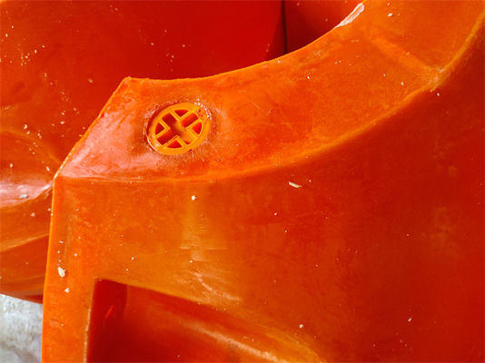 Dispositif de flottaison de tuyaux en plastique à haute flottabilité pour les opérations de dragage dans l'entretien des ports fluviaux